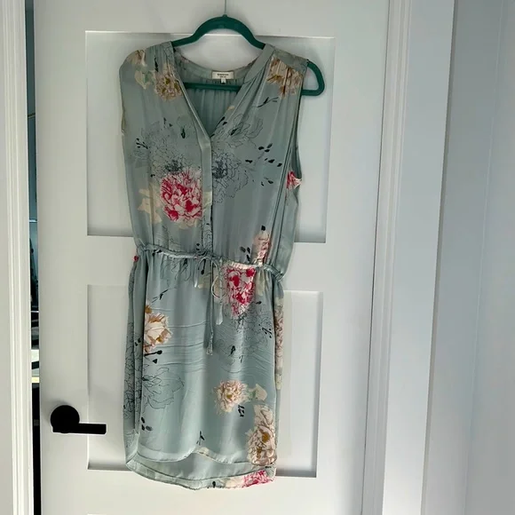 Dress - Picture 1 of 12